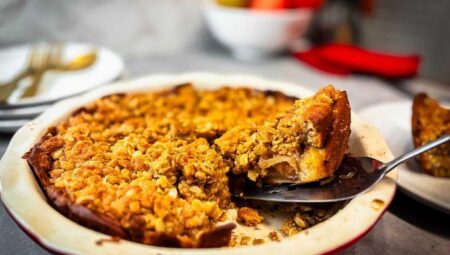 Dutch Apple Pie with Oatmeal Streusel