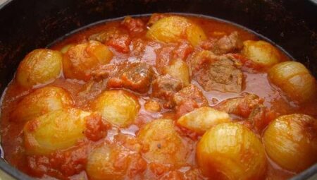 Beef Stifado in the Slow Cooker