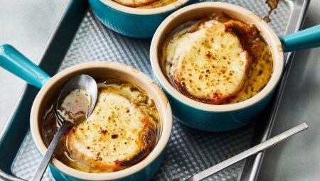 Rich and Simple French Onion Soup