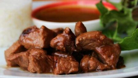 Asian Garlic Beef Cubes (Vietnamese Bo Luc Lac or Shaking Beef)