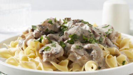 Easy Slow Cooker Beef Stroganoff