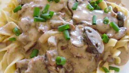 Daria’s Slow Cooker Beef Stroganoff