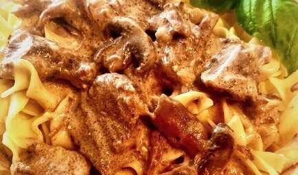 Easy Beef Stroganoff in the Slow Cooker