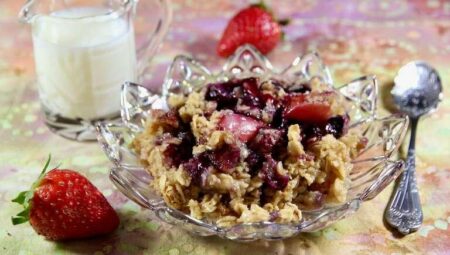 Amish Blackberry and Strawberry Baked Oatmeal