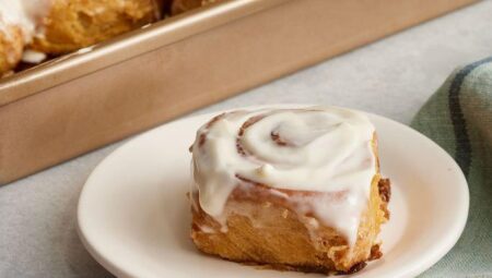 Gingerbread Cinnamon Rolls